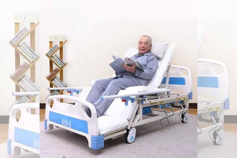 Với sự trợ giúp của ghế đa năng việc chăm sóc người cao tuổi trở nên dễ dàng hơn