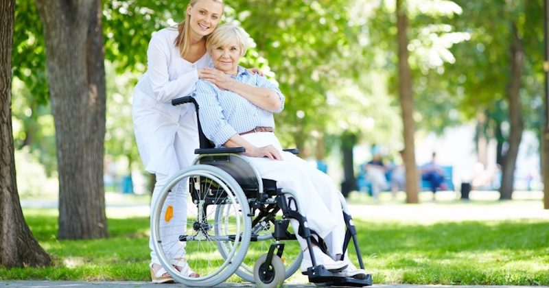 Chọn xe đẩy phù hợp với thể trạng người bệnh