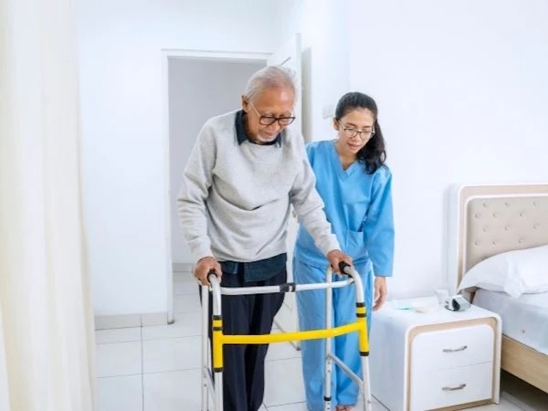 Ghế hỗ trợ người cao tuổi đứng lên ngồi xuống dễ dàng