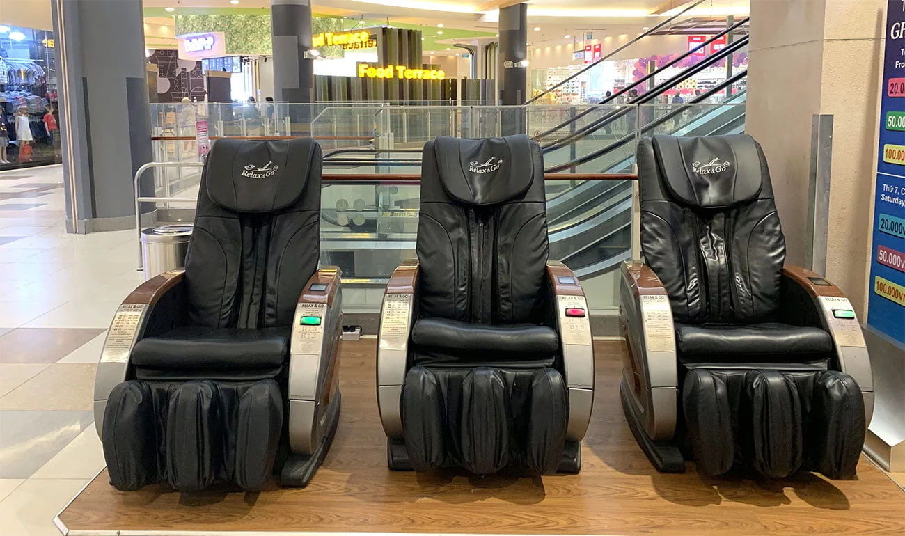 Ghế massage đặt tại trung tâm thương mại