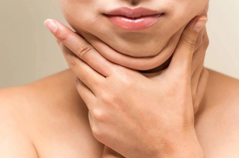 Mặt béo do ăn nhiều đồ dầu mỡ và các món chứa nhiều muối