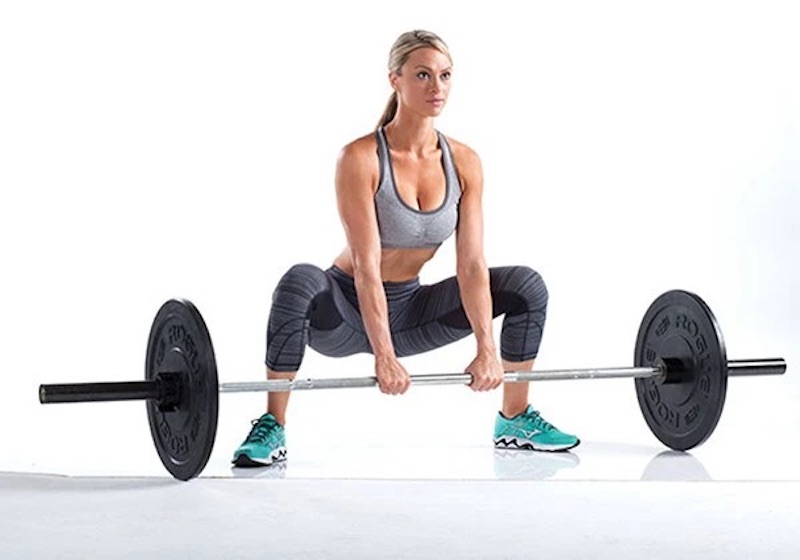 Sumo Deadlift là bài tập compound tác động vào nhiều cơ cùng lúc