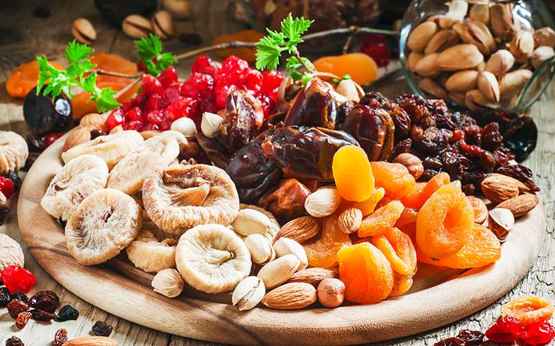 Chú ý nên ăn trái cây sấy với lượng vừa phải