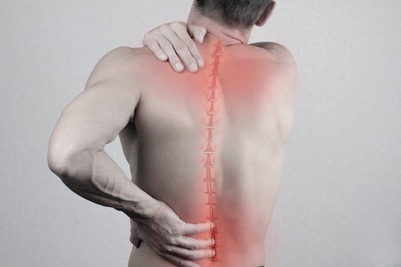 Siết cơ quá chặt khi hóp bụng có thể gây đau cơ và lưng