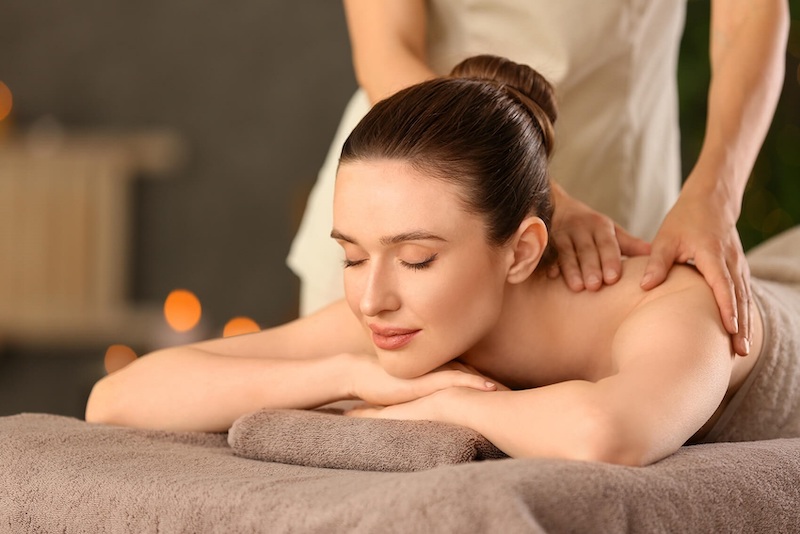 Massage trị liệu giúp điều hòa huyết áp