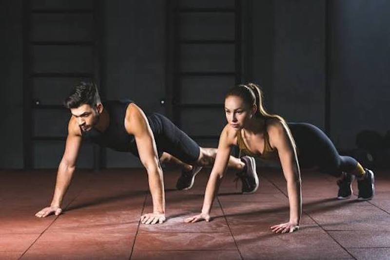 Plank Jack hỗ trợ giảm mỡ vùng eo