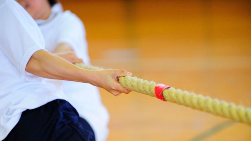 Dây kéo được đánh dấu bằng vạch đỏ
