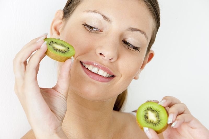 Ăn kiwi giúp sáng da