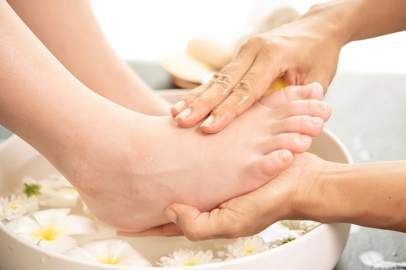 Massage chân giúp giảm căng thẳng mệt mỏi
