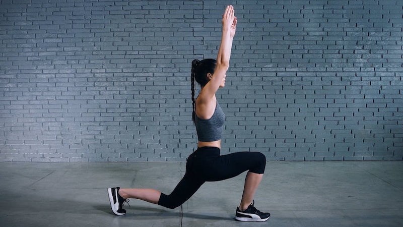 Tập lunge giúp mông săn chắc hơn