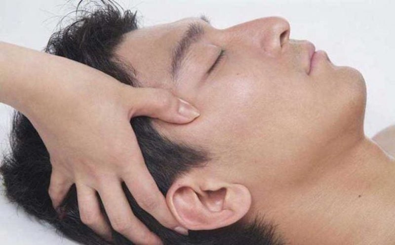 Nhấn ấn đường và thái dương để thư giãn hệ thần kinh trung ương