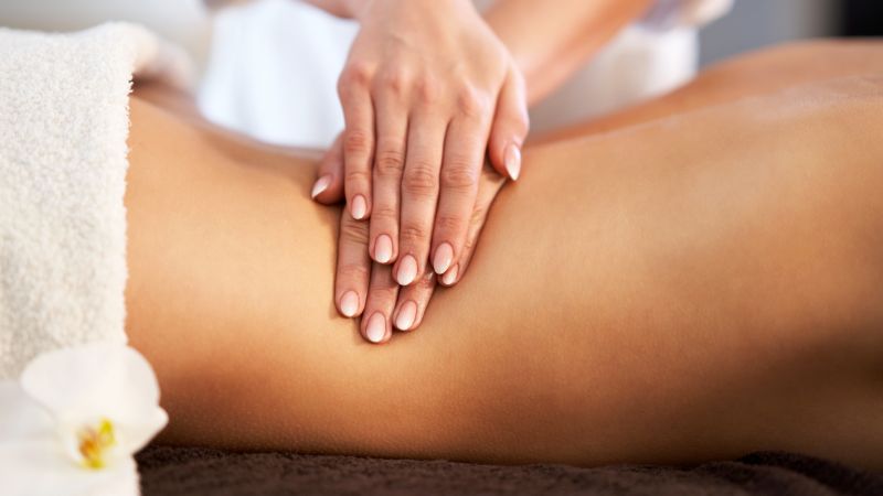 Tăng cường xoa bóp giảm đau ở những khu vực lưng thường xuyên bị đau nhức
