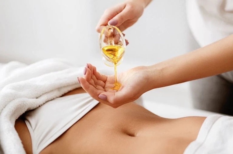 Sử dụng tinh dầu giúp các động tác matxa trở nên mềm mại hơn