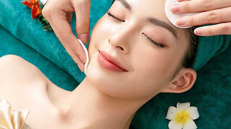 Có thể matxa mặt vào buổi sáng hoặc tối trước khi đi ngủ