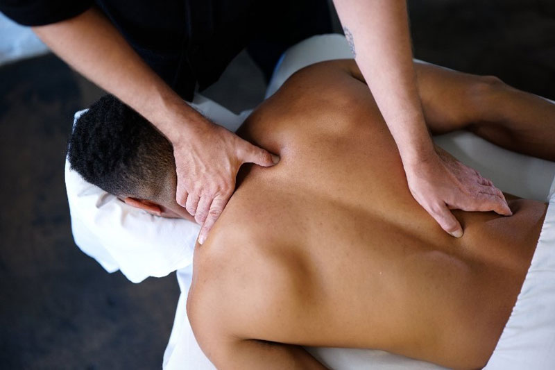 Massage giúp xoa dịu cảm giác đau nhức
