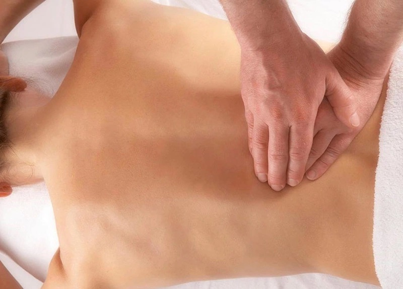 Xoa bóp làm nóng cơ thể trị đau nhức hiệu quả