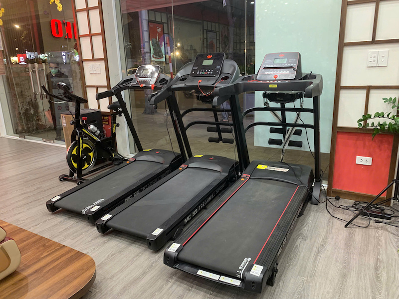 Máy chạy bộ Toshiko được trang bị nhiều tiện ích