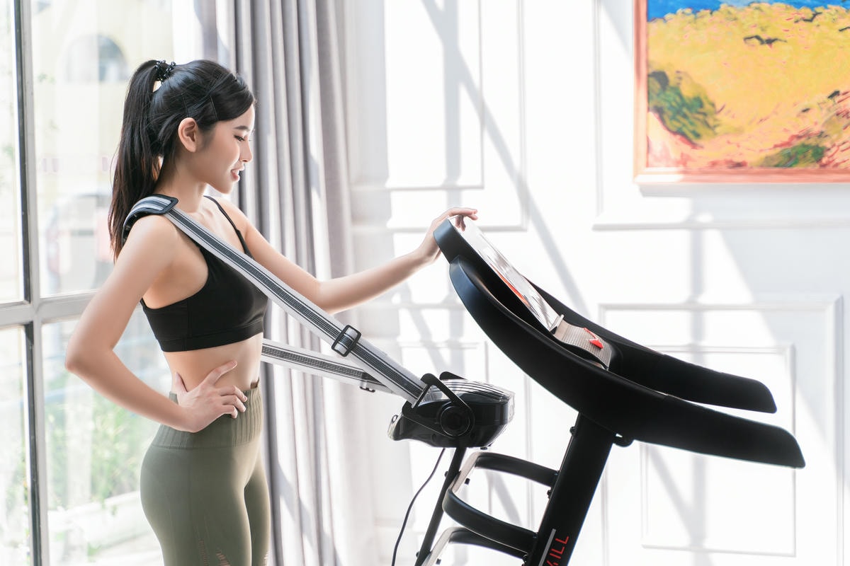 Máy chạy bộ Toshiko MC33 có kèm đai rung massage
