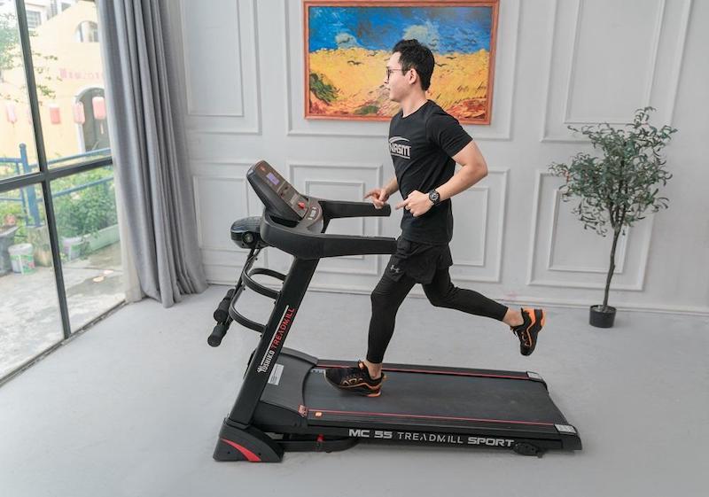 Thiết kế máy chạy gồm nhiều bộ phận máy khác nhau