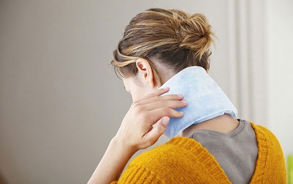 Chườm nóng sẽ giúp thúc đẩy tuần hoàn máu tốt hơn