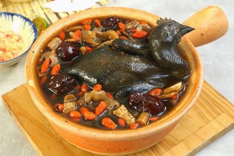 Gà đen hầm tam thất vừa ngon vừa bổ dưỡng