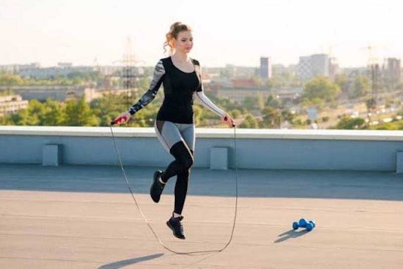 Nhảy dây đều đặn giúp đốt mỡ hiệu quả