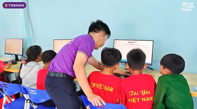 Khánh thành phòng tin học tại La Dạ