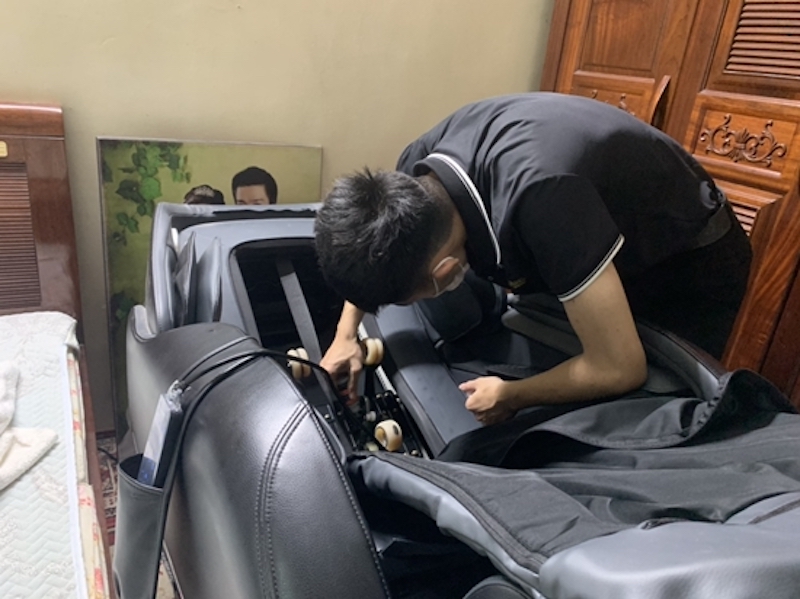 Liên hệ S-Care để khắc phục sự cố ghế massage nhanh nhất
