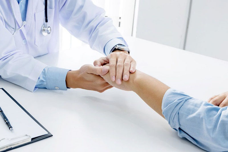 Thăm khám để biết rõ tình hình sức khỏe