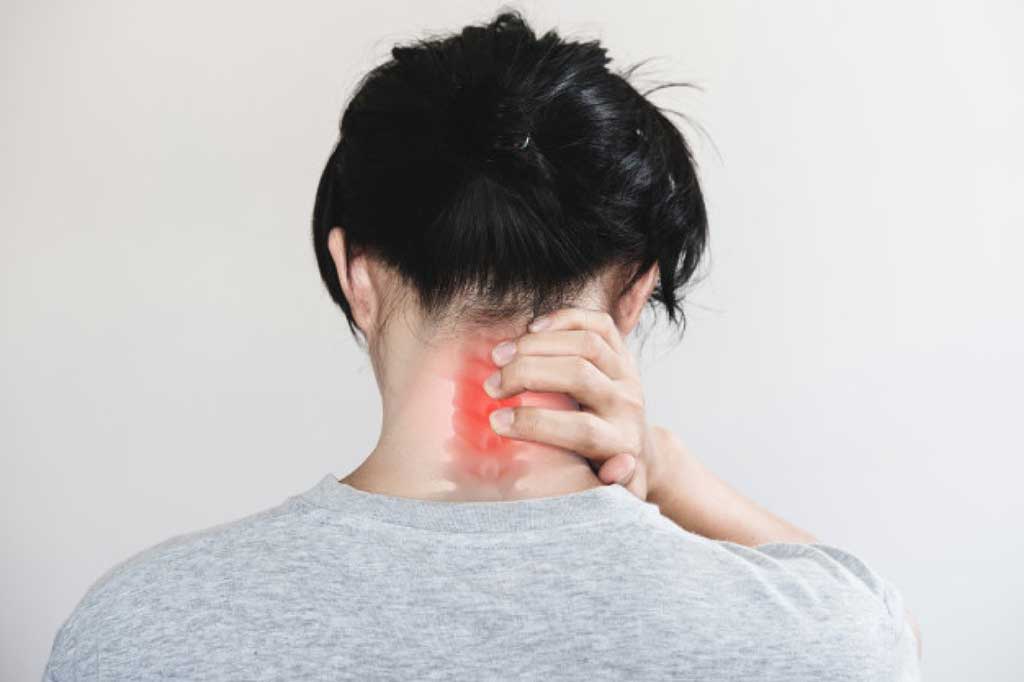 Tê mỏi cổ vai gáy nếu kéo dài có thể gây tổn hại đến sức khỏe