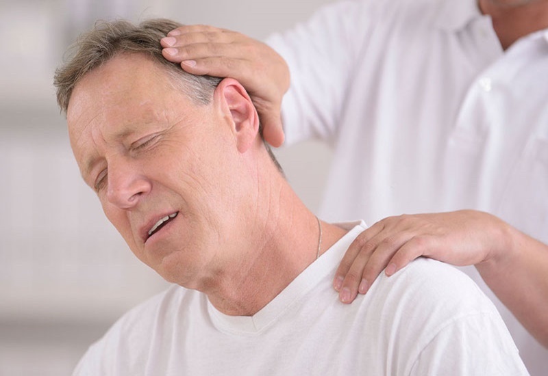 Tê mỏi cổ vai gáy thường xảy ra ở lứa tuổi trung niên