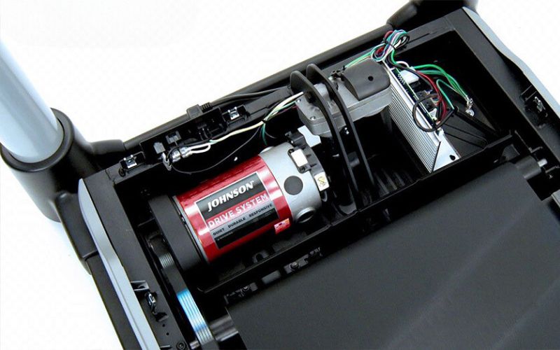 Cần tháo khung bọc động cơ mới có thể thay dây curoa máy chạy nhanh chóng