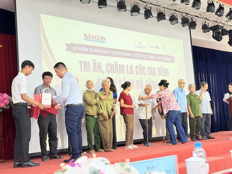 Toshiko luôn chú trọng các hoạt động xã hội