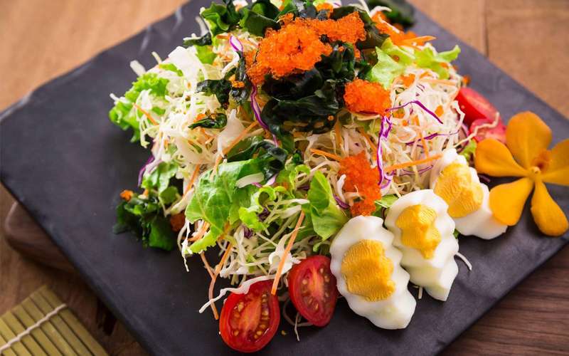 Salad rau củ kèm trứng