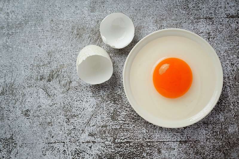 Lòng đỏ trứng gà giàu năng lượng hơn lòng trắng