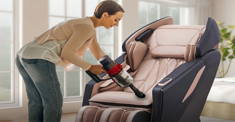 Sử dụng máy hút bụi để loại bỏ các bụi bẩn nấm mốc