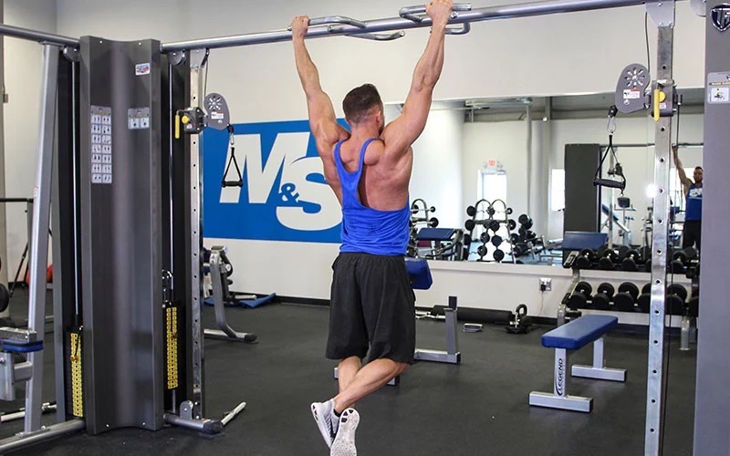 Wide-Grip Pull-Ups làm săn chắc vai sau
