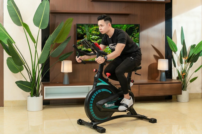 Xe đạp tại chỗ Toshiko với đồng hồ hiển thị hiện đại