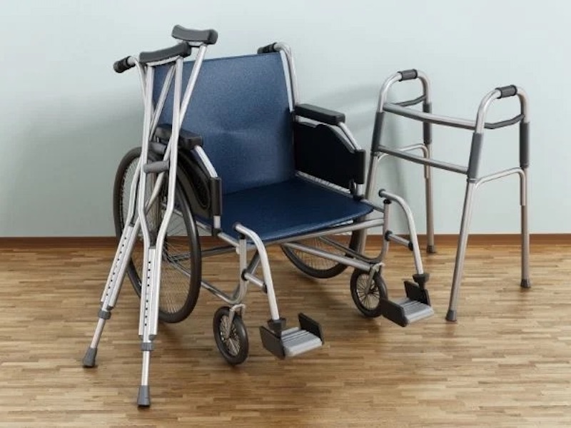 Xe lăn tập đi với thiết kế tiện ích