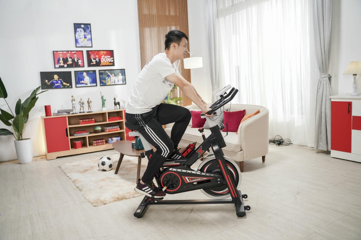 Xe đạp tập Toshiko X8 cho người tập phục hồi sau thay khớp gối