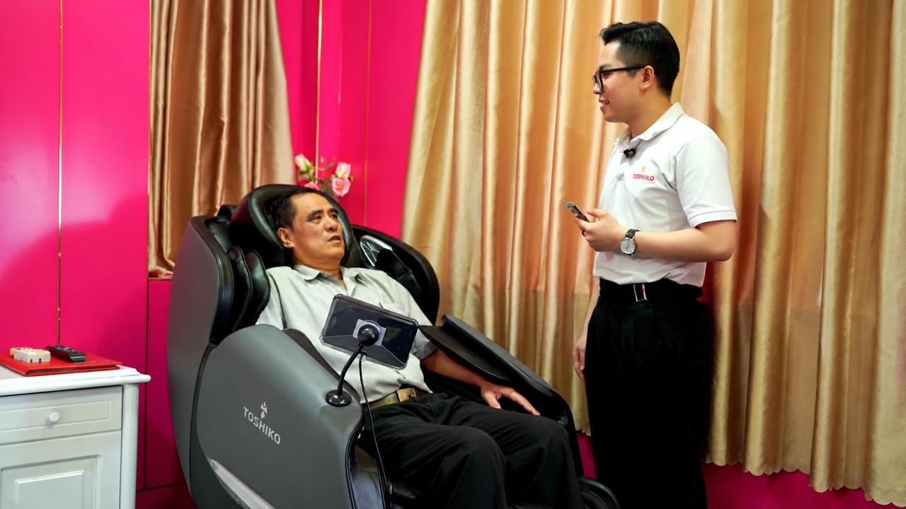 Vị Khách Mua 18 Ghế Massage Toshiko