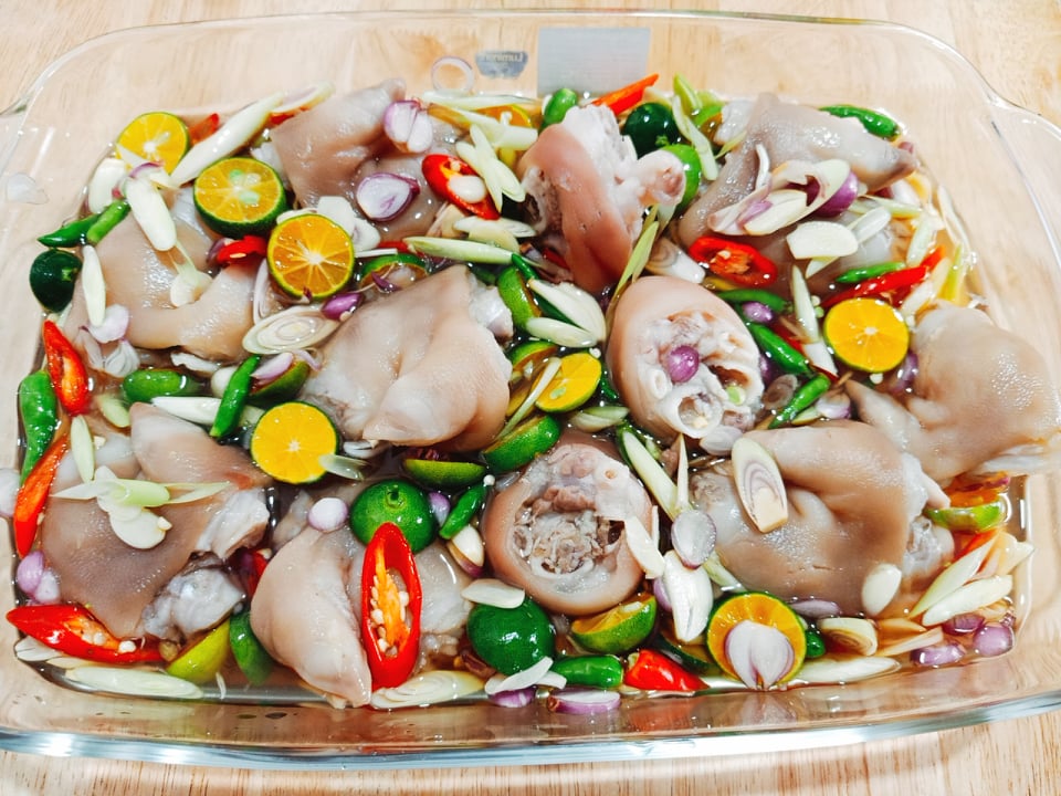Chân giò ngâm sả ớt