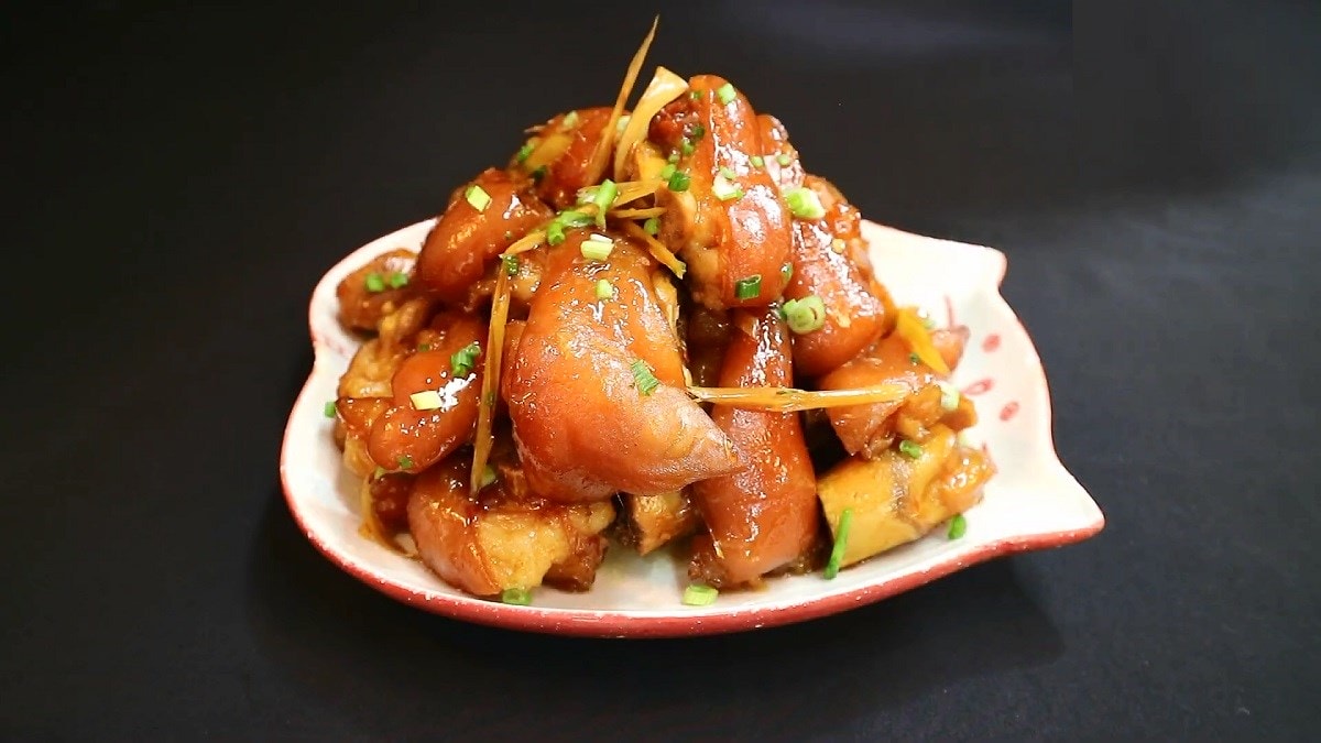 Móng giò kho sả ớt