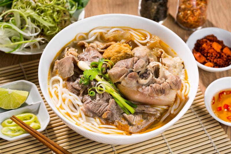 Bún bò tương đối giàu năng lượng