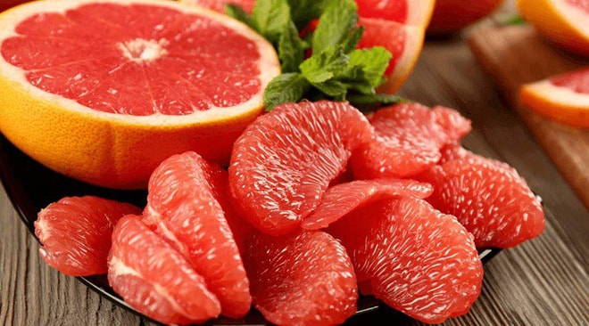 Nên ăn bưởi sớm ngay sau khi tách múi