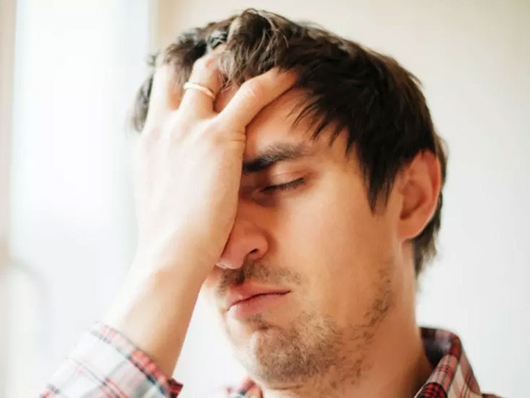 Hoa mắt, chóng mặt là biểu hiện thường thấy của người huyết áp thấp