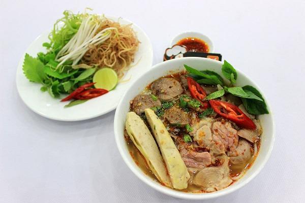 1 tô bún bò bao nhiêu calo? Ăn có béo không?
