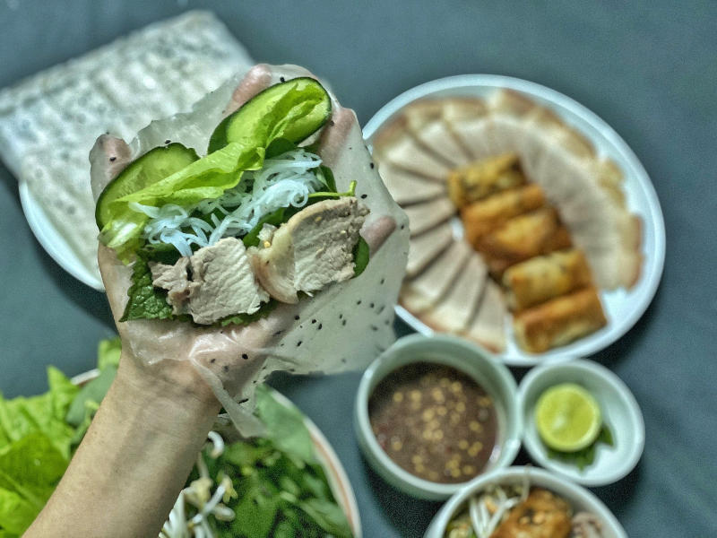 Bún cuốn bánh tráng