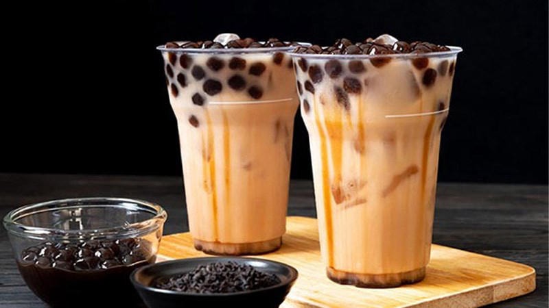 Trà sữa thường đi kèm trân châu hay pudding