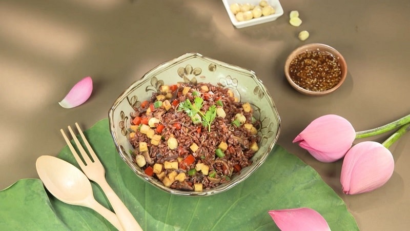 Gạo lứt giúp cơ thể kiểm soát tốt lượng đường huyết trong máu